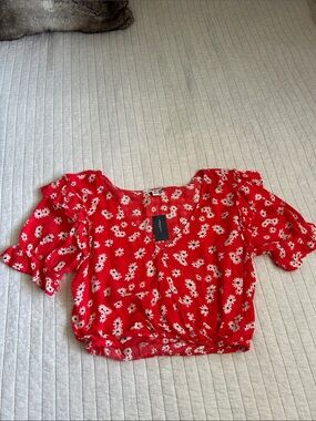 American Eagle red floral crop V faux wrap, ruffle short sleeve BoHo blouse M